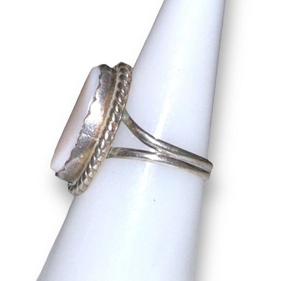 Vintage Sterling Native Mother of Pearl Ring 8 - Picture 2 of 7